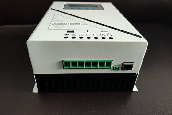 오프 그리드 MPPT 충전 컨트롤러 48V 1000W 배터리는 LCD 디스플레이와 연결했습니다